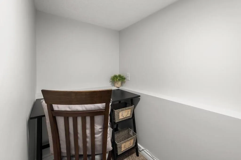 Mountain Retreat Apartment North Saanich