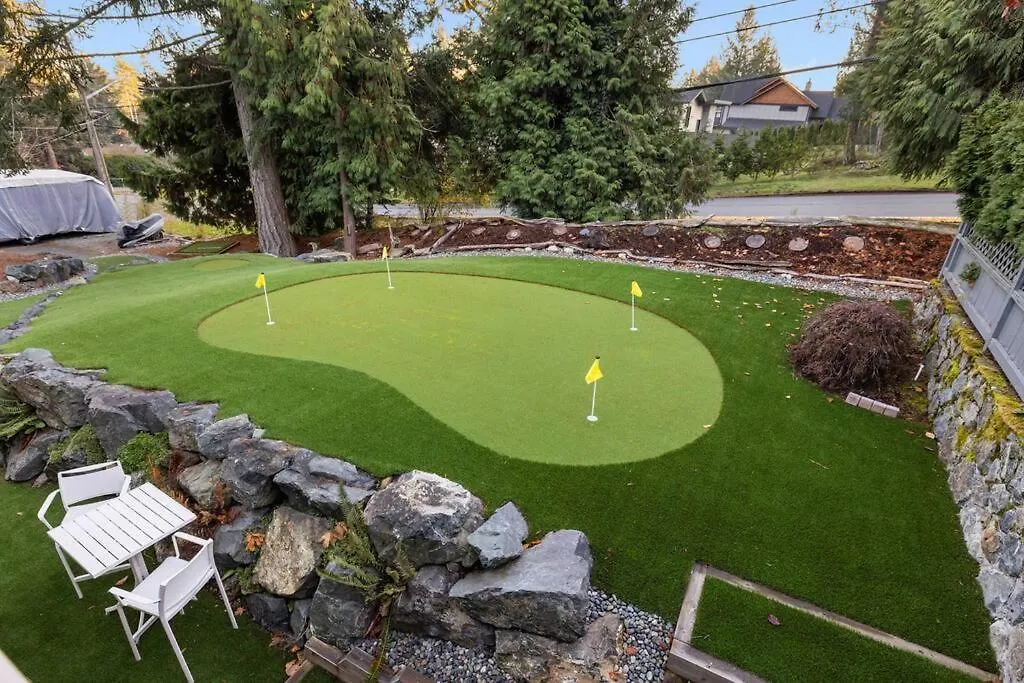 Mountain Retreat Apartment North Saanich